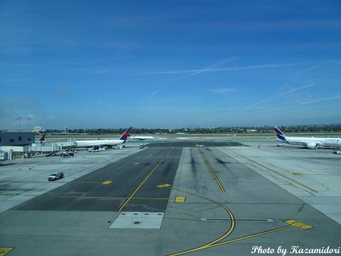 LAXのラウンジで