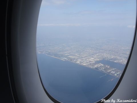 着陸直前の機窓風景